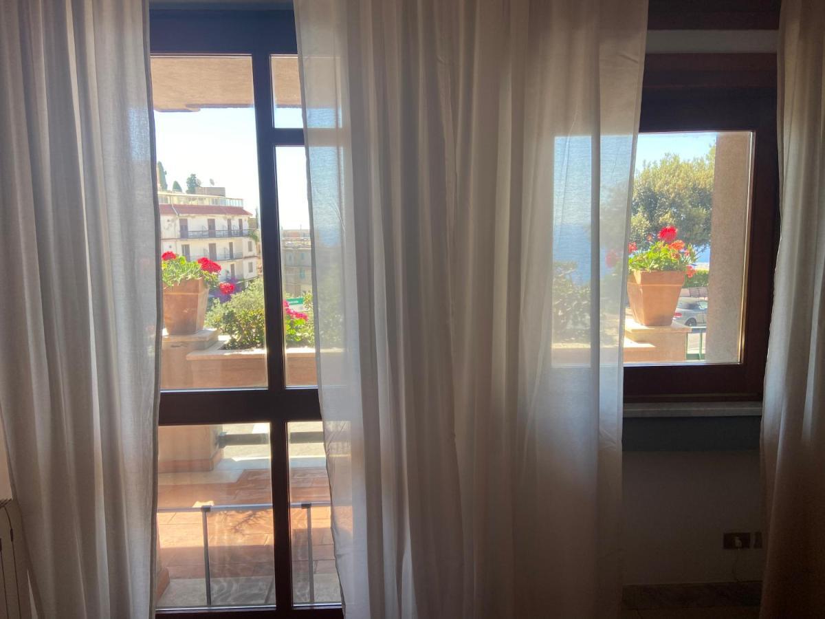 Villa Centaurea Apartment With Private Parking Таормина Екстериор снимка